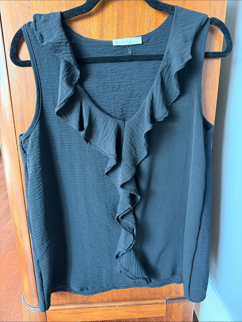 Eileen Fisher Black Ruffled V-Neck Sleeveless Camisole